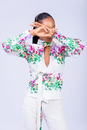 GARDENIA WHITE FLORAL TURTLENECK WRAP TOP